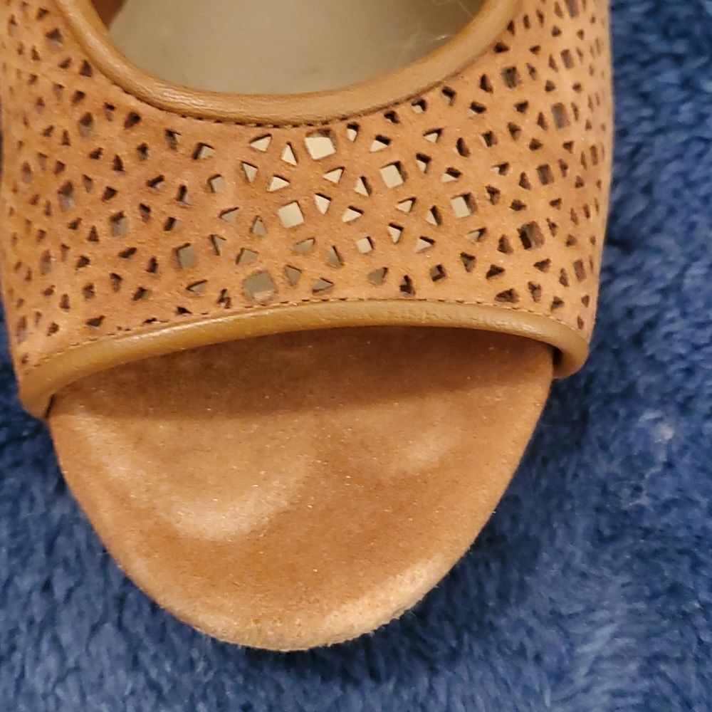 Tory Burch Heels 7.5M  - Picture 4 of 10